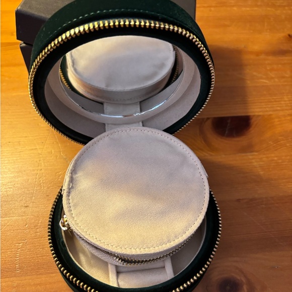 WOLF Green Velvet Jewelry Box with Floral Embroidery - Picture 4 of 4